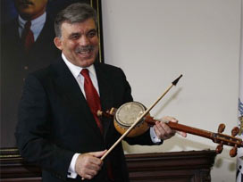 Gül, kabak kemane ve sipsi çaldı