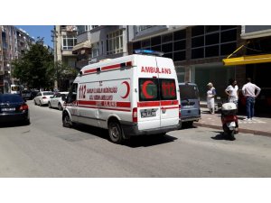 Otomobilin çarptığı küçük çocuk yaralandı