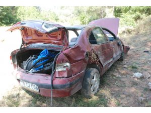 Otomobil şarampole uçtu: 2 yaralı