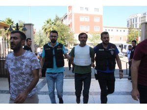 Üç kardeşi öldüren zanlı adliyede