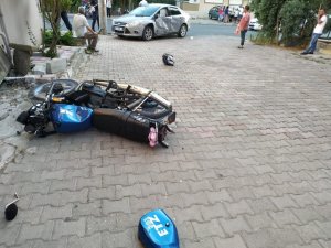 Manavgat’ta otomobil ile motosiklet çarpıştı: 1’i ağır 2 yaralı