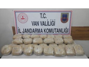 İran sınırında 44 kilo esrar ele geçirildi