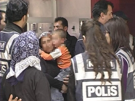 5 yaşındaki çocuğu uyuşturucuya alet ettiler