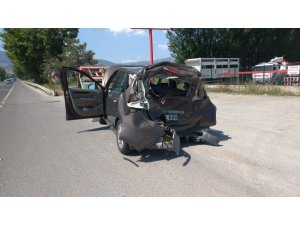 Kütahya’da kamyon otomobile çarptı: 4 yaralı
