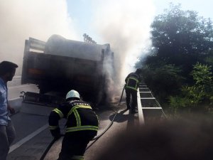 Hareket halindeki tır alev aldı