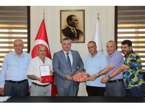 Yılın ilk antepfıstığına GTB’den altın ödülü