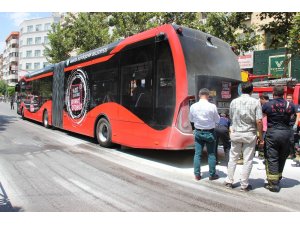 Elektrikli otobüsten yükselen duman paniğe neden oldu