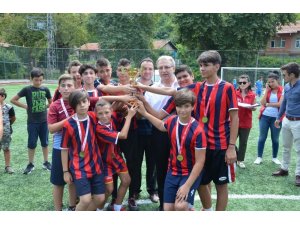 Camiler arası futbol turnuvası düzenlendi