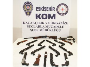 İnternet ve kargo üzerinden silah kaçakçılığı yapan şahıs yakalandı