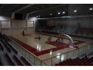 Yalova 90. Yıl Spor Salonu yeni sezona hazırlanıyor