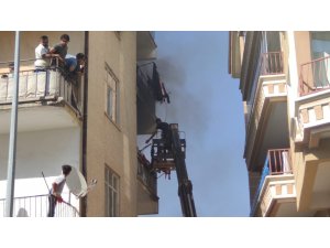 İş makinesiyle 60 kişiyi kurtardı