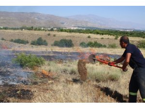 Sıcak hava Erzincan’da yangınları artırdı