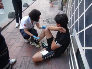 İstiklal Caddesi’nde iki Afganlı, İranlı şahsı darp etti