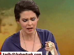 Pelin Batu stüdyoyu terk etmeye kalktı! VİDEO