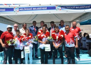 Gençlik ve Spor İl Müdürü Murat Eskici, "Muaythai sporcularımız bu sevinci ve gururu tekrar yaşatacaklar"