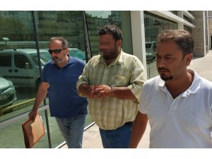 Gezmek için 2 otomobil çaldı