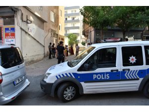 Diyarbakır'da boğazından kesici aletle yaralanan çocuk öldü