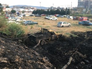 Yeddiemin deposunda çıkan yangında araçlar kül oldu