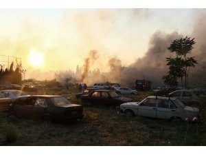 İzmir'de yediemin otoparkında çıkan yangın söndürüldü