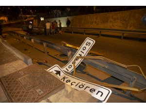 Gurbetçi ailenin otomobili bariyerlere çarparak devrildi: 2 yaralı