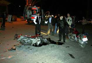 Motosiklet ambulansa çarptı: 1 yaralı