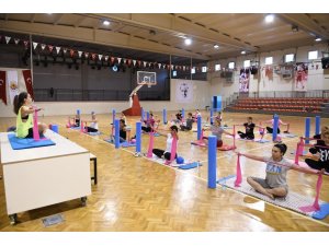 Çiğlili kadınlar pilates kursunda buluşuyor