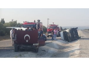 Kontrolden çıkan kamyonet refüje devrildi, 3 kişi yaralandı