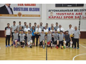 Afyon Belediye Yüntaş Spor Voleybol Takımı yöneticileri yeni hedeflerini anlattı