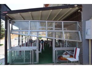 Kafede mutfak tüpü patladı, ortalık savaş alanına döndü