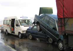 Zincirleme trafik kazası: 12 yaralı