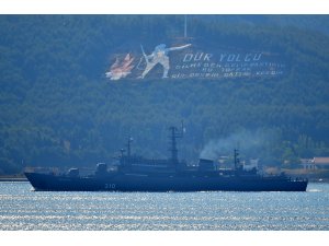 Rus askeri gemisi Çanakkale Boğazı'ndan geçti