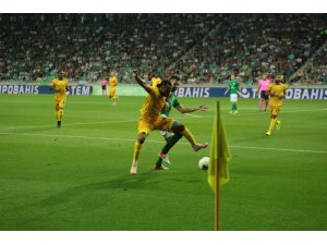 Yeni Malatyaspor kalecisi Farnolle'e yapılan ırkçı saldırı