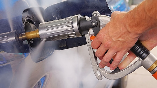 Yarından itibaren geçerli... Akaryakıt fiyatlarında indirim!