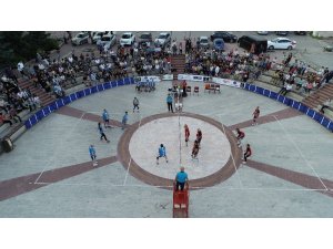 Dostluk ve Kardeşlik Voleybol Turnuvası’nın finali nefes kesti
