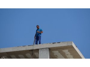 Pendik’te alacağını tahsil edemeyen adam inşaatın çatısında intihara teşebbüs etti