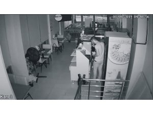 Pişkin hırsız soyduğu iş yerinde çiğ köfte yedi