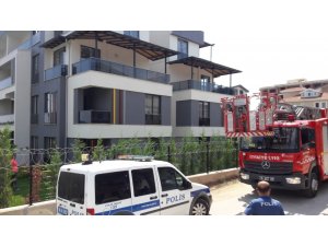 Cama sıkışan kuşu itfaiye kurtardı