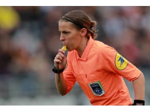 UEFA Süper Kupa mücadelesine kadın hakem