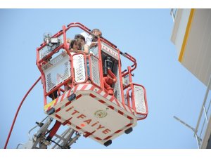 Elektrik trafosu patladı, yangında mahsur kalan 19 kişi kurtarıldı