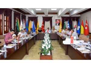 Başkan Öntaş'tan eski başkan yardımcısına plaket