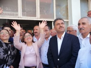 Fatma Şahin’den kadın başkan adayına destek