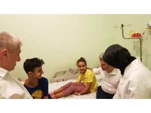 Yanan otobüsten abisiyle sağ kurtulmayı başardı