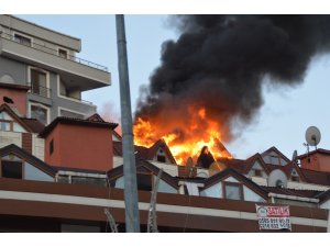 9 katlı binanın çatı katı alev alev yandı