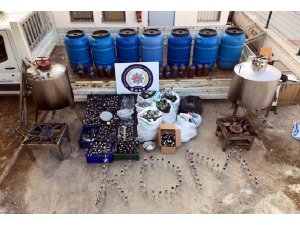 Evini bodrumuna kaçak içki üretim tesisi kurmuş