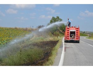 Sürücülerin attığı izmarit makilik alanı yaktı