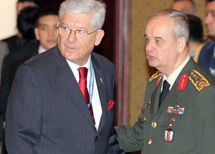 Başbuğ'un konuşmasını Tolon da izledi