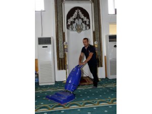 Camilerde Kurban Bayramı temizliği