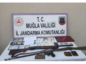 Araç parçası aramaya giden jandarma bin yıllık Kuran-ı Kerim buldu