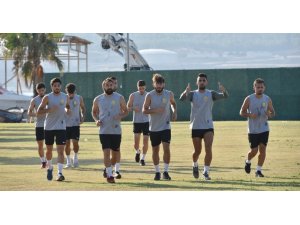Aliağaspor FK takımı kondisyon depoluyor