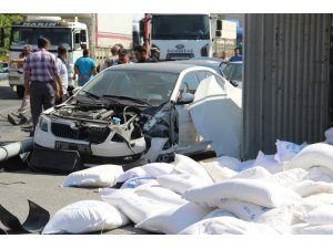 Freni patlayan tır 6 otomobile çarparak durabildi